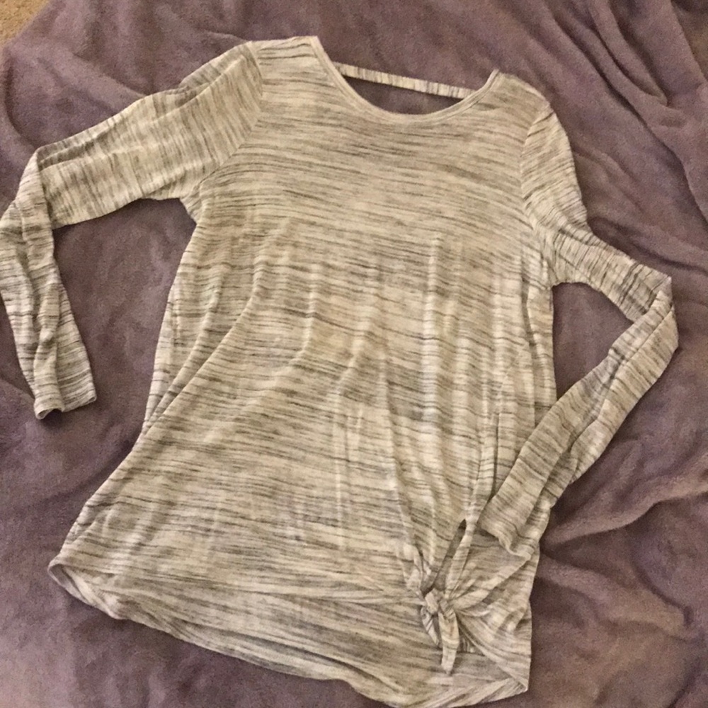 Oversized comfy long sleeve with front tie